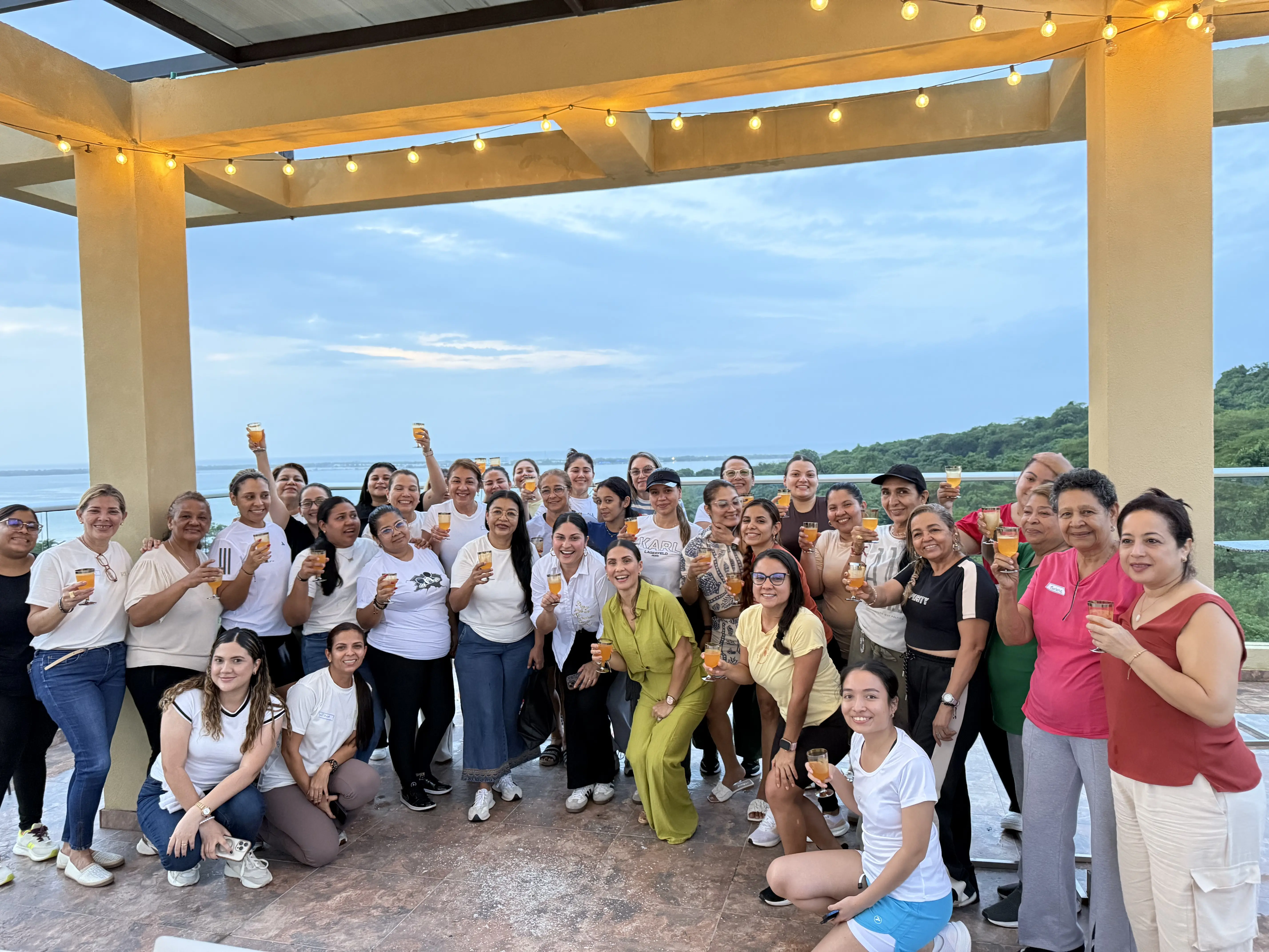 Brindis Renace 2025